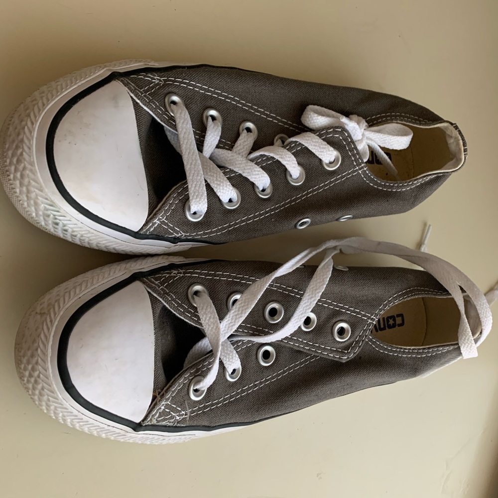 (NWOT) gray converse